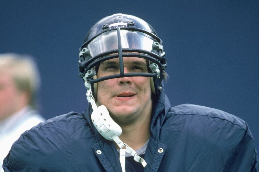 Steve ‘Mongo’ McMichael in Chicago Bears uniform during a game in the 1980s