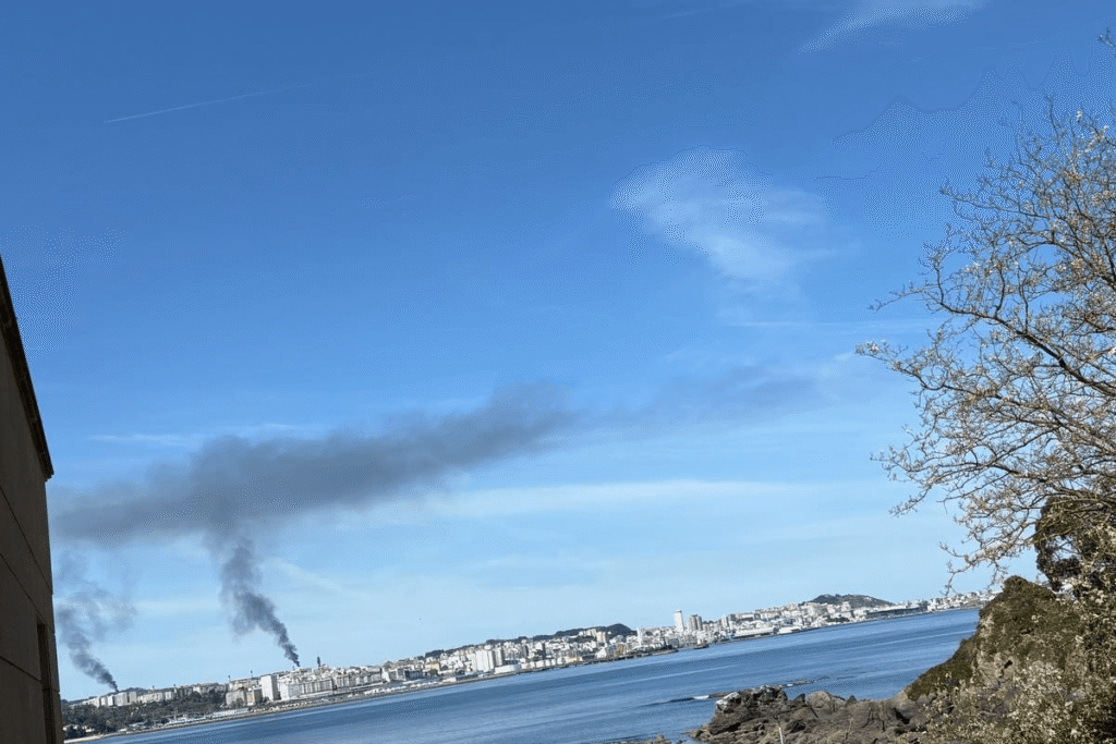 Spain - oil refineries - allegedly - on fire in A Coruna - amid total power and internet outage