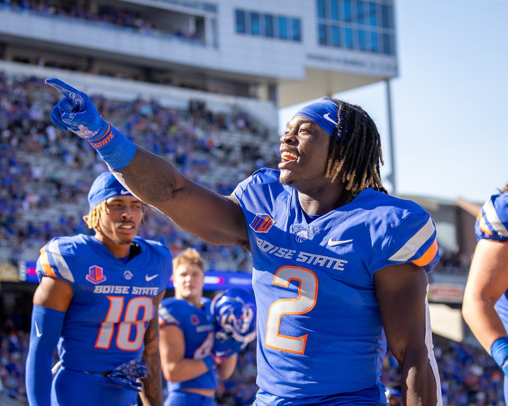 Ashton Jeanty running with the football during a Boise State game
